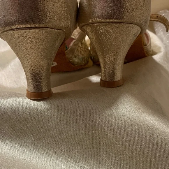 Chic Gold and Pink Women's Heels - Picture 5 of 6